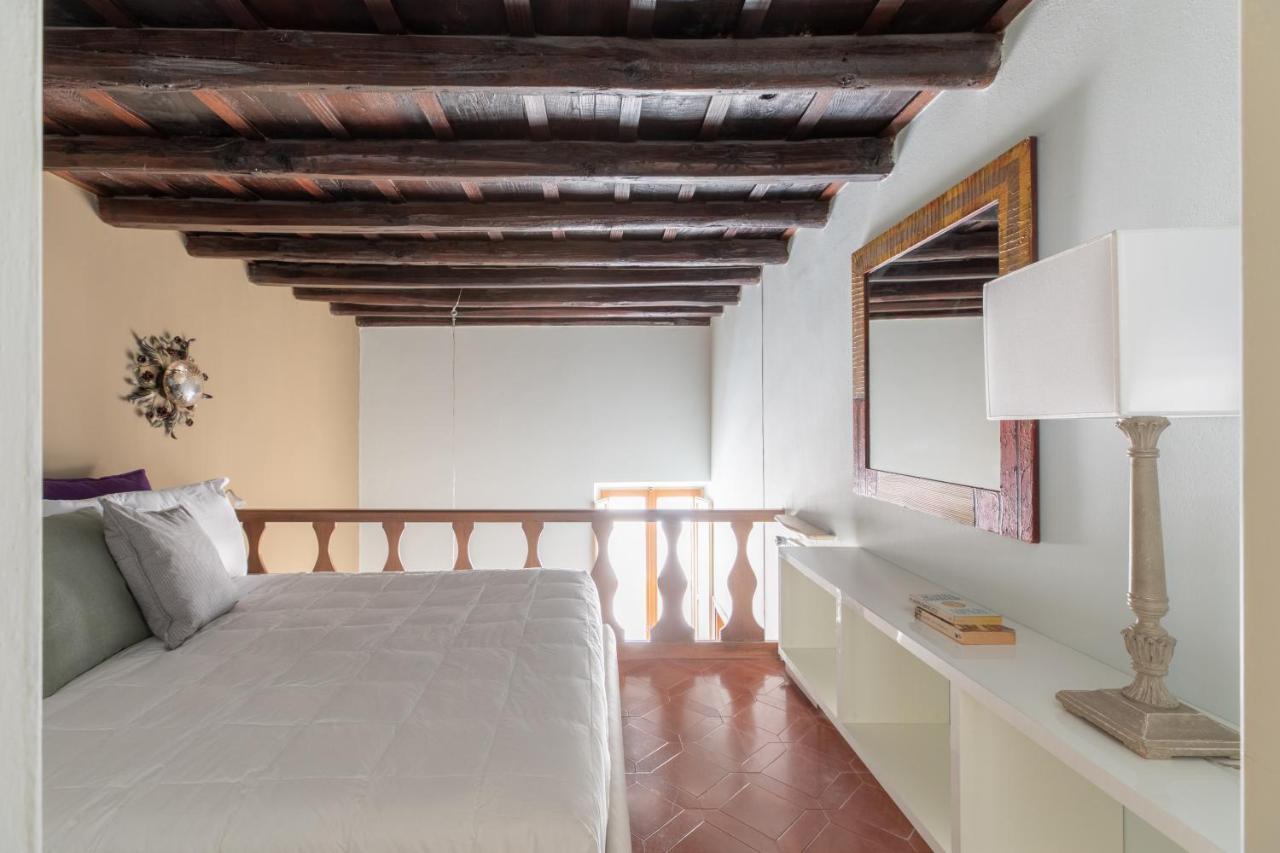 Iflat Pantheon Historic Two-Story Apartment ローマ エクステリア 写真